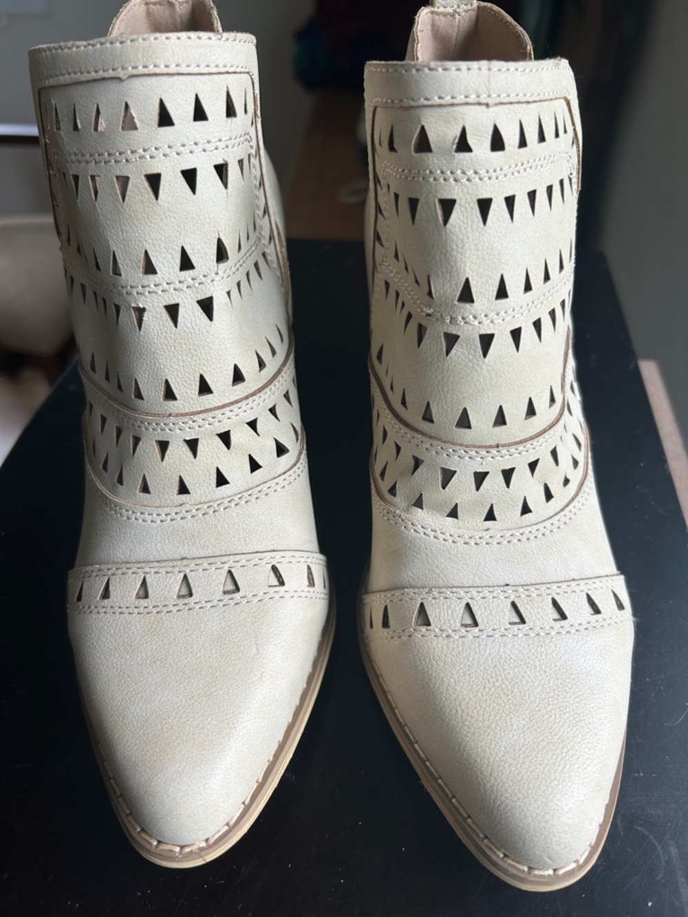 Mi.iM cream colored heeled booties size 7.5